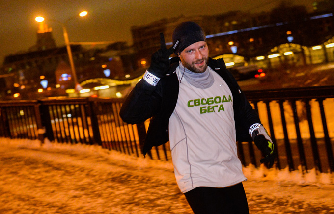 350 бегунов приняли участие в ночном зимнем забеге