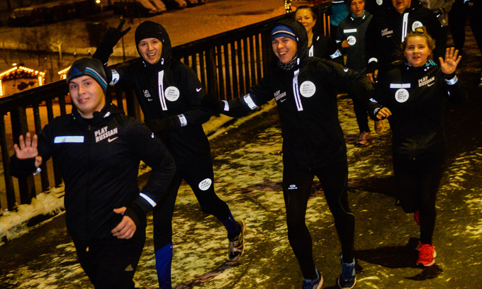 350 бегунов приняли участие в ночном зимнем забеге