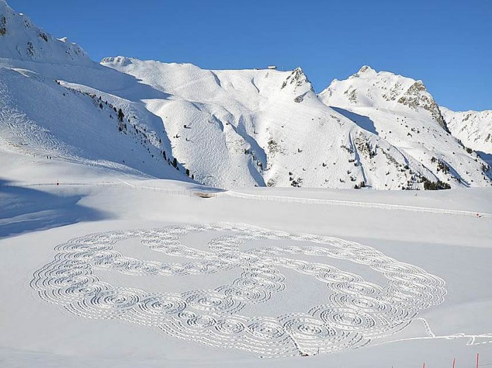 Зимние творения на снегу художника Саймона Бека