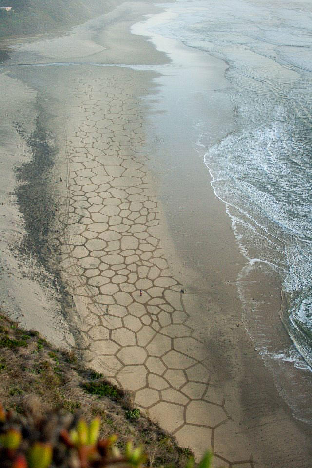 Узоры на песчаном пляже