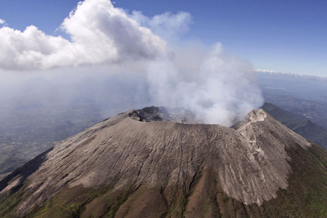 Вулканы, которые извергаются в настоящее время