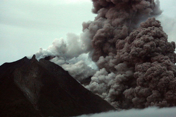 Вулканы, которые извергаются в настоящее время
