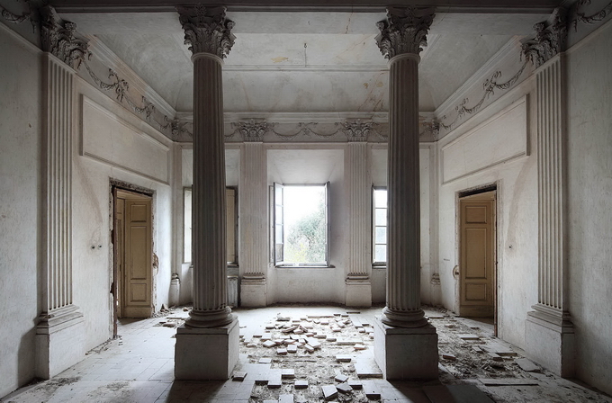Заброшенные места в фотографиях Henk van Rensberge