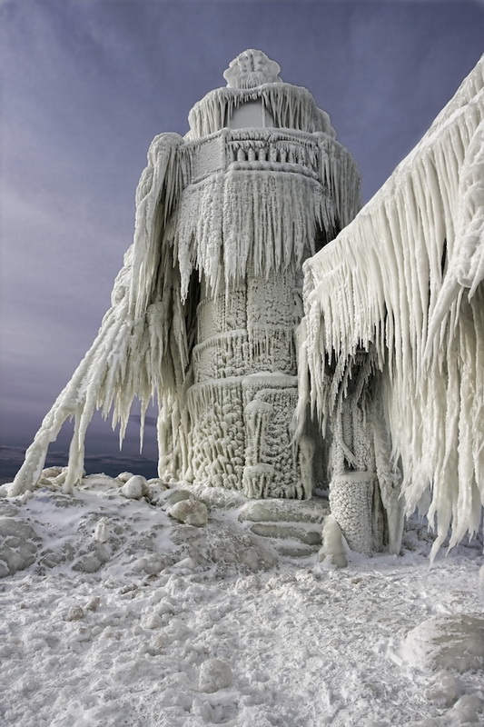 Замерзшие маяки в Мичигане