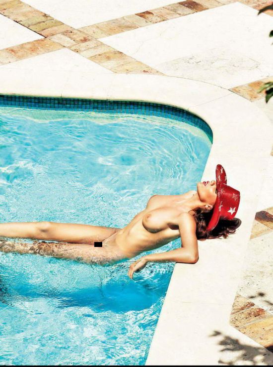 Ула Симоле в откровенной фотосессии для журнала Playboy (10 фото)