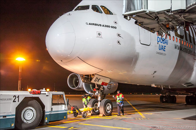 Как обслуживают самый большой пассажирский самолет в Домодедово