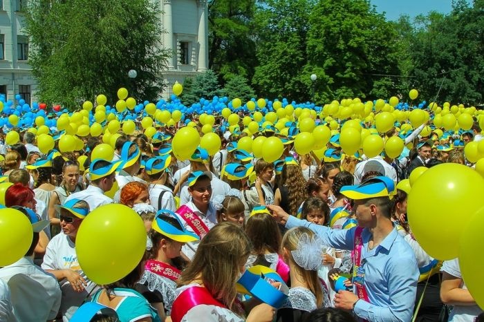 Запуск шаров школьниками в Днепропетровске (29 фото)