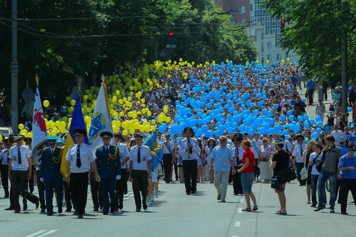 Запуск шаров школьниками в Днепропетровске (29 фото)