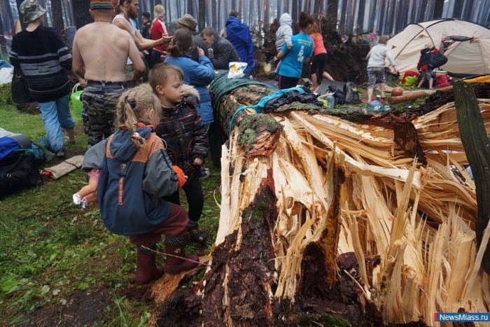 Ураган во время Ильменского фестиваля (49 фото)