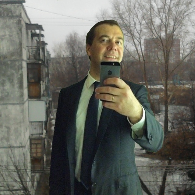 Фотожабы на селфи Медведева (43 фото)