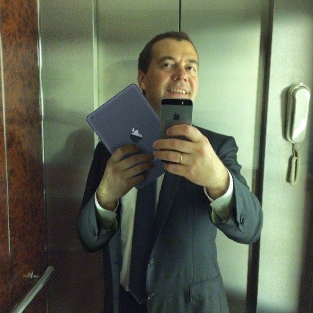 Фотожабы на селфи Медведева (43 фото)
