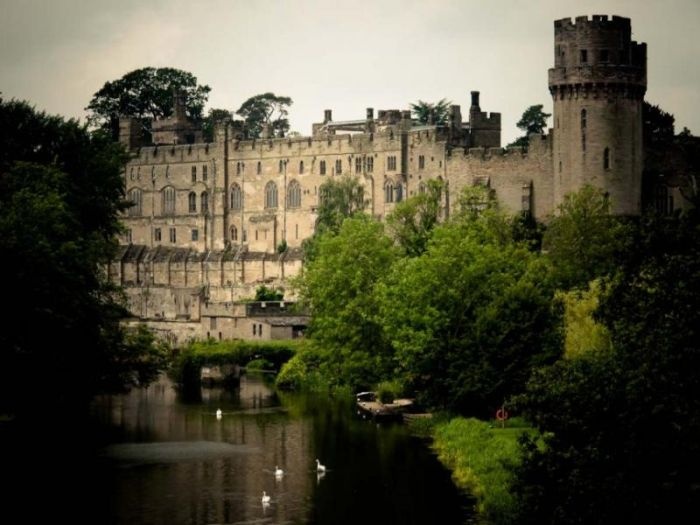 Топ 10 самых известных замков с призраками