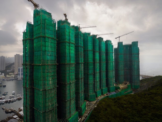 Как укрывают строящиеся здания в Гонконге