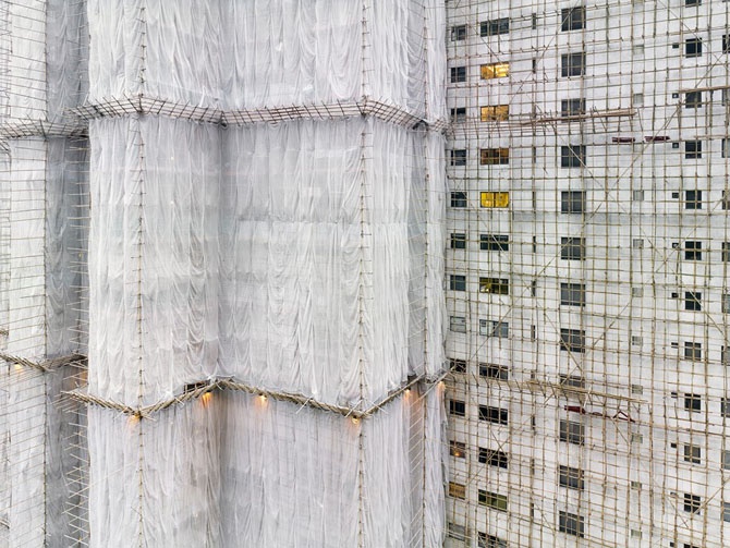 Как укрывают строящиеся здания в Гонконге
