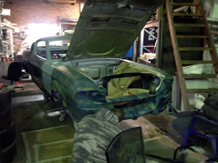 Капот-диван на матрице Ford Mustang Fastback (24 фото)