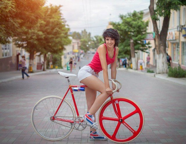 Девушки велосипедистки (55 фото)
