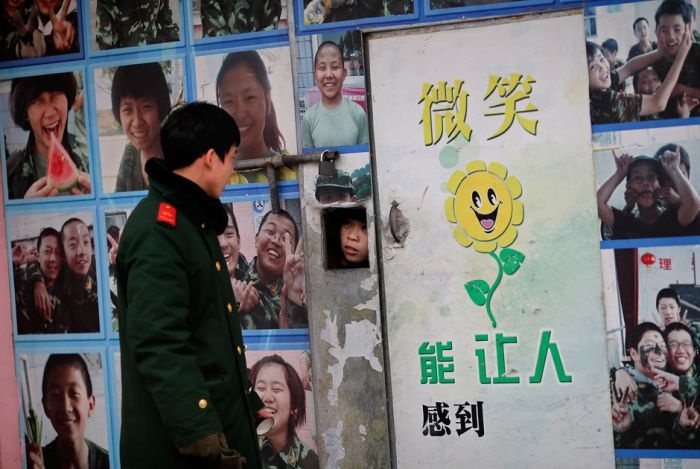 Китайские лагеря для лечения молодежи от интернет-зависимости (16 фото)