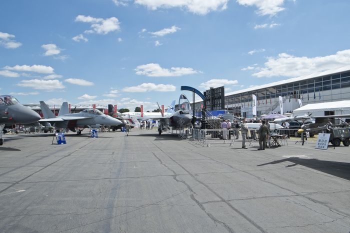 Новый американский истребитель F-35 на выставке "Фарнборо-2014" (15 фото)