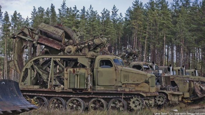 Кладбмище военной техники (40 фото)