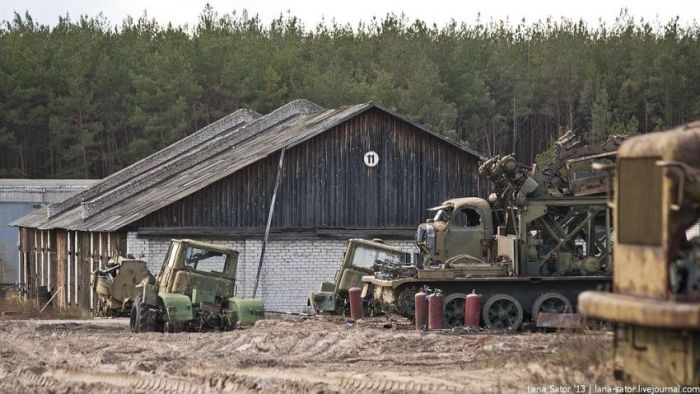 Кладбмище военной техники (40 фото)