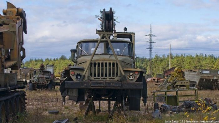 Кладбмище военной техники (40 фото)