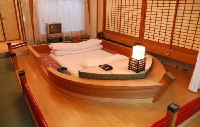 Необычный любовный отель в Японии (21 фото)