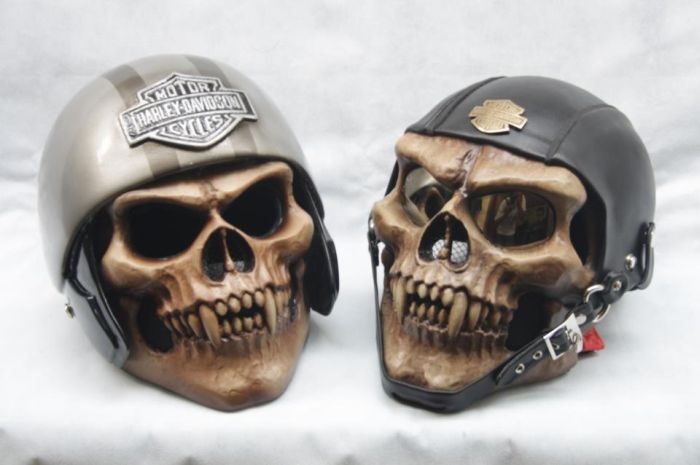 Пугающие мотоциклетные шлемы (30 фото)