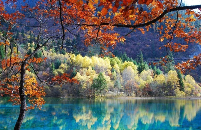 Красота озера Пяти цветов (9 фото)