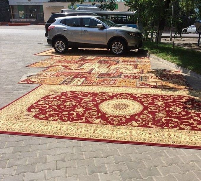 Ковровая парковка для гостей ресторана в Казахстане(4 фото)