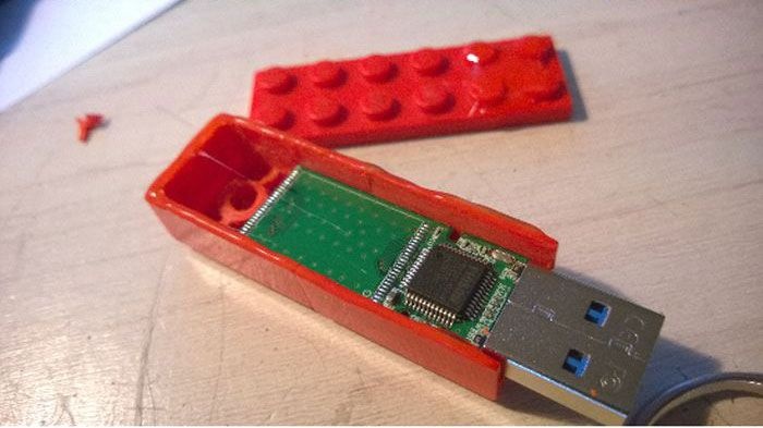 USB-флешка из LEGO своими руками (9 фото)