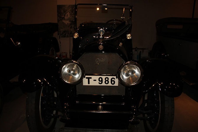 Коллекция ретро-машин, найденная в подвале отеля в Гейрангере
