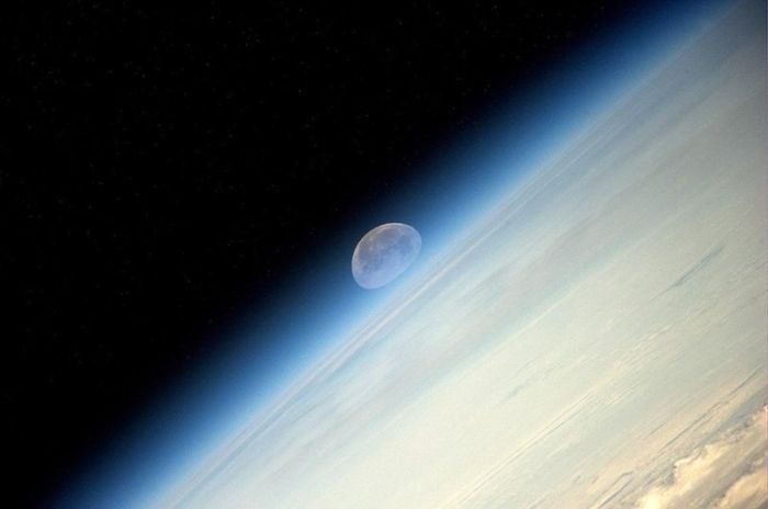 Суперлуние с борта станции МКС (4 фото)