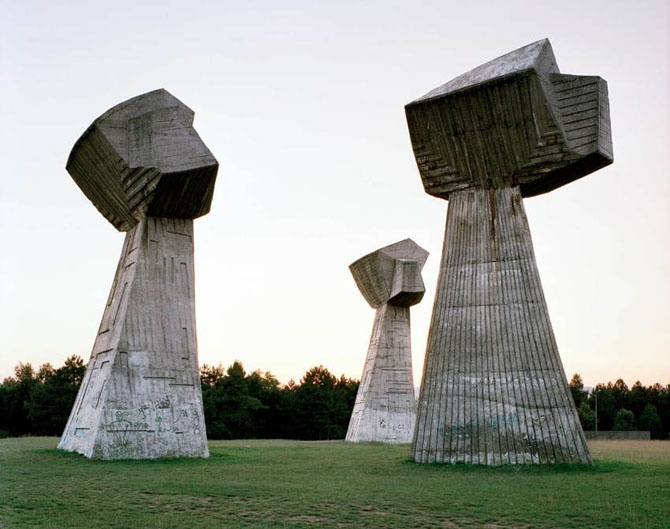 Заброшенные памятники времен СССР (31 фото)