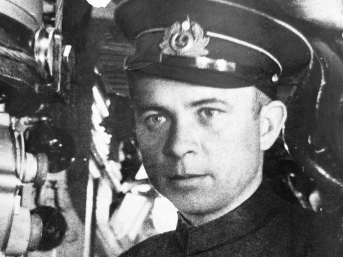 Александр Маринеско - легендарный советский подводник (6 фото)