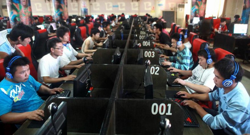 Объявленная умершей китаянка 10 лет играла в стрелялки в интернет-кафе