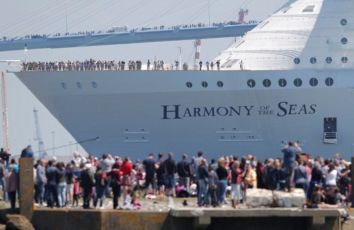Самый большой в мире круизный лайнер Harmony of the Seas