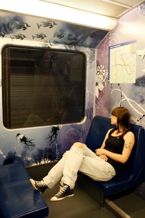 Красивые рисунки в метро (9 фото)