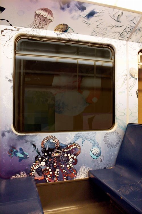 Красивые рисунки в метро (9 фото)