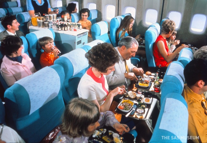 Чем кормили авиапассажиров 50 лет назад