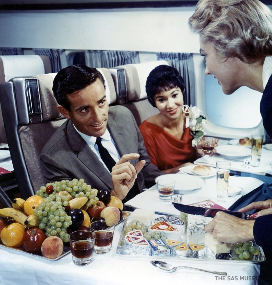 Чем кормили авиапассажиров 50 лет назад