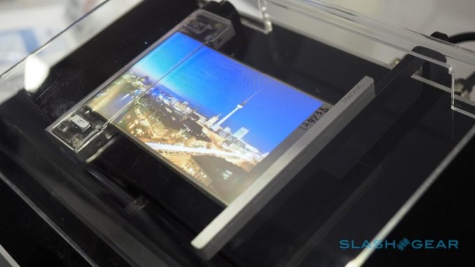 Samsung показал сворачивающийся дисплей (8 фото+видео)