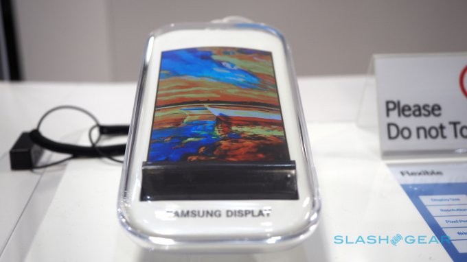 Samsung показал сворачивающийся дисплей (8 фото+видео)