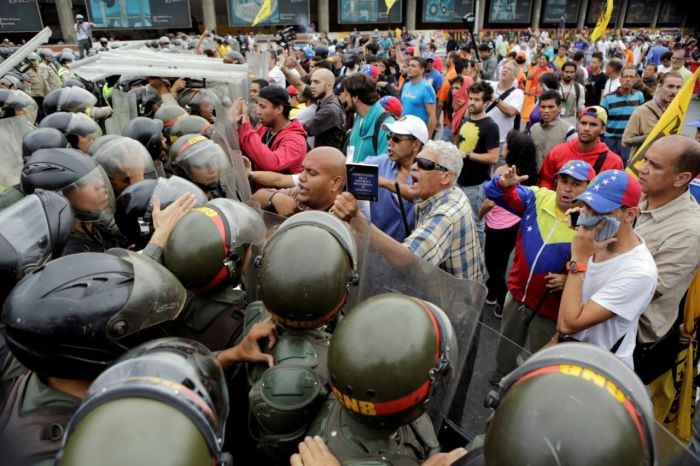 Голодные бунты в Венесуэле (18 фото)