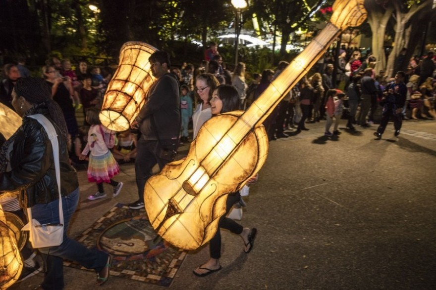 Парад бумажных фонариков (Luminous Lantern Parade) в Австралии