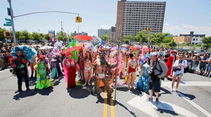 Парад русалок в Бруклине 2016