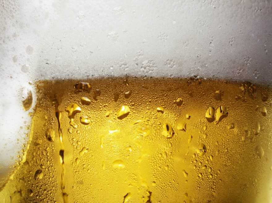 10 научных причин, почему пить пиво полезно, а не вредно