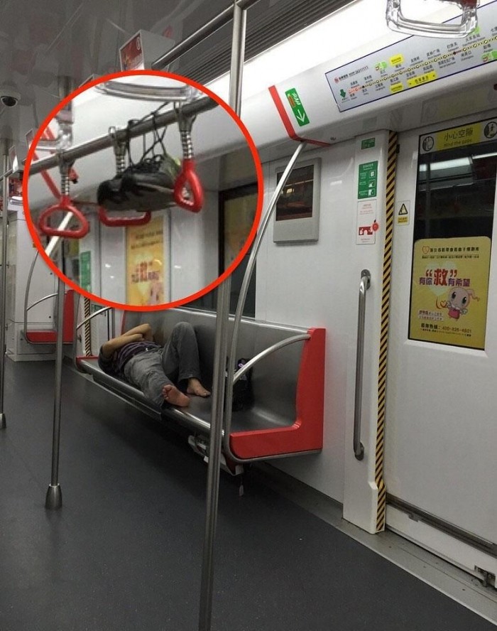 Учимся правильно расслабляться в вагоне метро