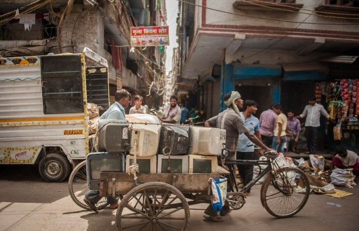 Жизнь и работа на кладбище электроники в Индии