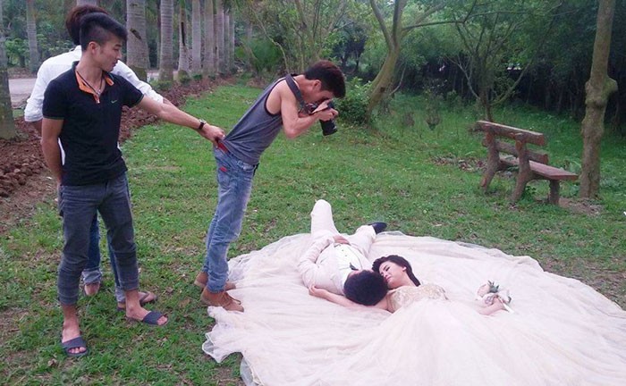 15 фотографий о том, как на самом деле делаются свадебные фото