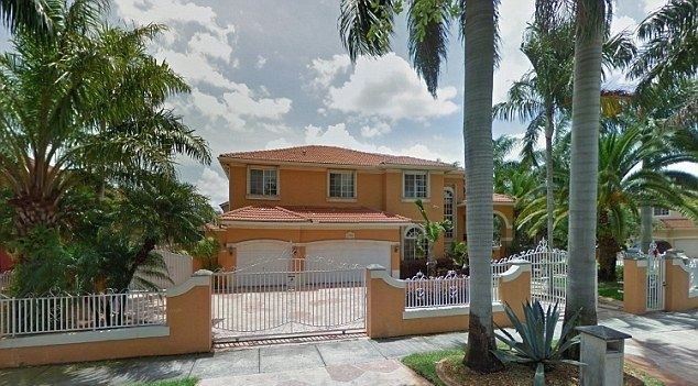 В Майами у наркоторговцев изъяли 24 миллиона долларов, спрятанных в стену